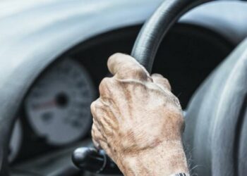 Una mujer de 100 años logra renovar su licencia de conducir en Italia