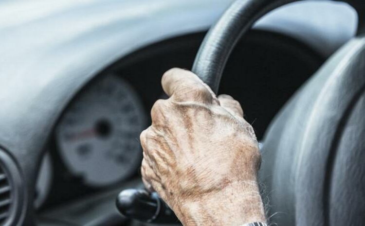 Una mujer de 100 años logra renovar su licencia de conducir en Italia