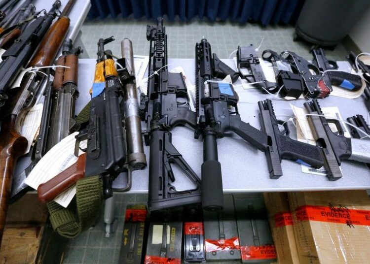 El estado de Nueva York aumenta la edad para comprar rifles semiautomáticos de 18 a 21 años