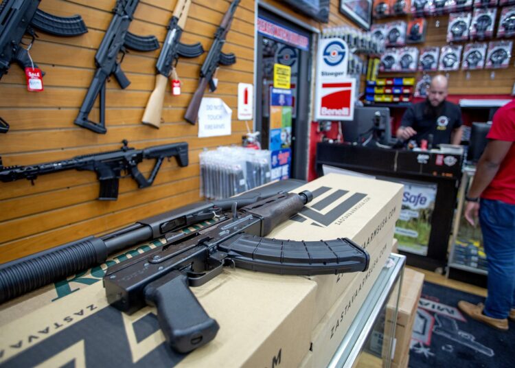 Senado EE.UU. aprueba histórico proyecto de ley contra las armas