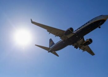 España: Un avión repleto de pasajeros que regresaba a Manchester estuvo a segundos de un choque en el aire