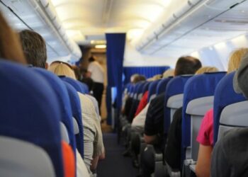 (VIDEO) Joven compra un boleto de avión, pero su asiento no existe