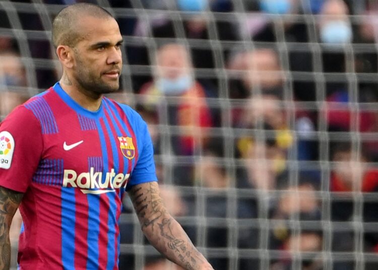 El Barça le comunica a Alves que no seguirá