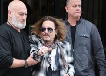 Este es el motivo por el que Johnny Depp necesitó ayuda para salir de un hotel en Inglaterra
