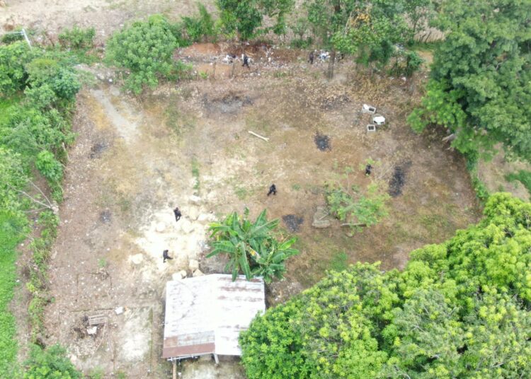 Pandilleros intentaron pasar por trabajadores para huir de la policía en Apopa