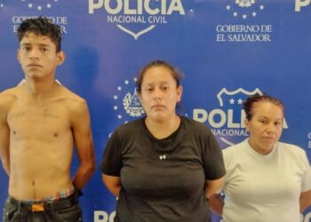 Capturan a dos señoras y un joven que extorsionaban en centro de San Salvador