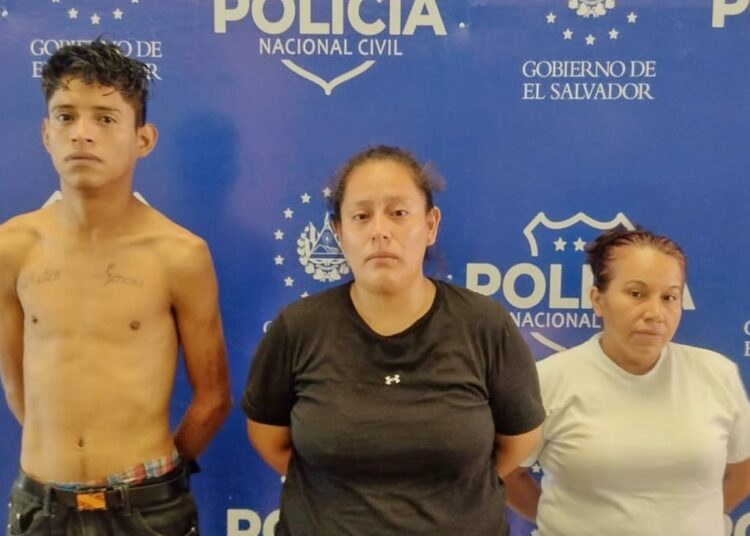 Capturan A Dos Señoras Y Un Joven Que Extorsionaban En Centro De San Salvador Diario La Página 2705