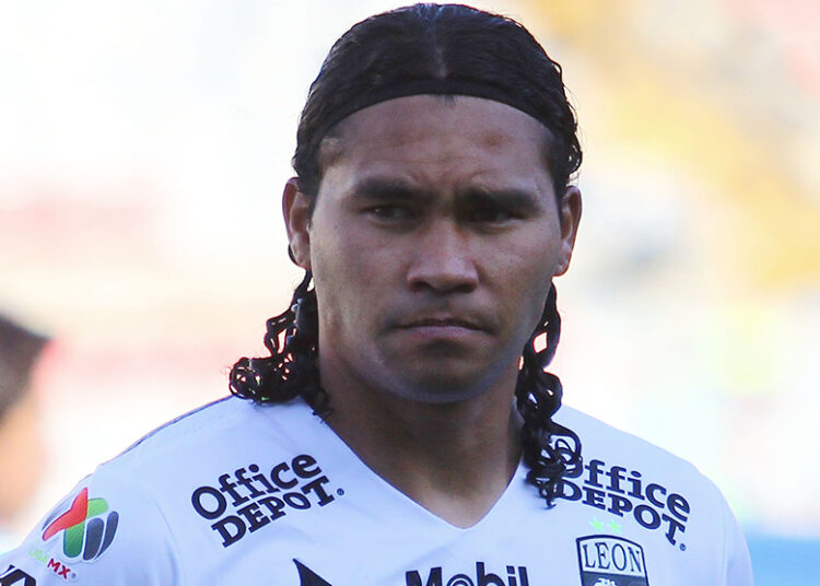 (VIDEO) “Gullit” Peña vuelve a tomar, ahora lo graban en estado de ebriedad en local de comida rápida