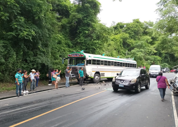 Dos personas fallecidas y varios lesionados deja accidente de tránsito en carretera Troncal del Norte, jurisdicción de Tejutla