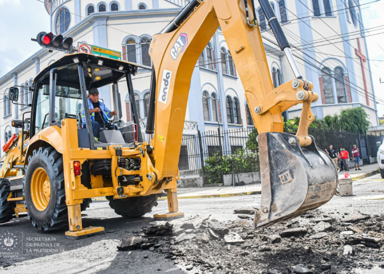 La ANDA trabaja en reparación de cárcava en zona de Don Rúa, en San Salvador