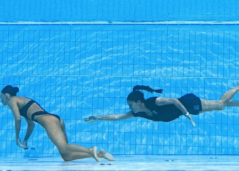 Nadadora estadounidense Anita Álvarez se desmaya durante competencia en Mundial de Budapest