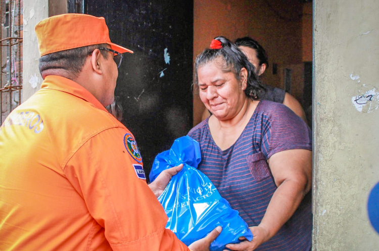 Protección Civil lleva ayuda a familias afectadas por las lluvias