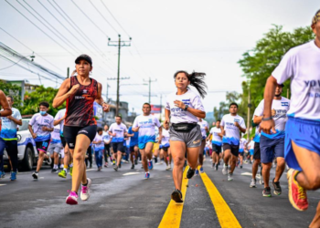 Centenares de personas participan en el festival atlético «Yo vivo sin drogas» en la capital