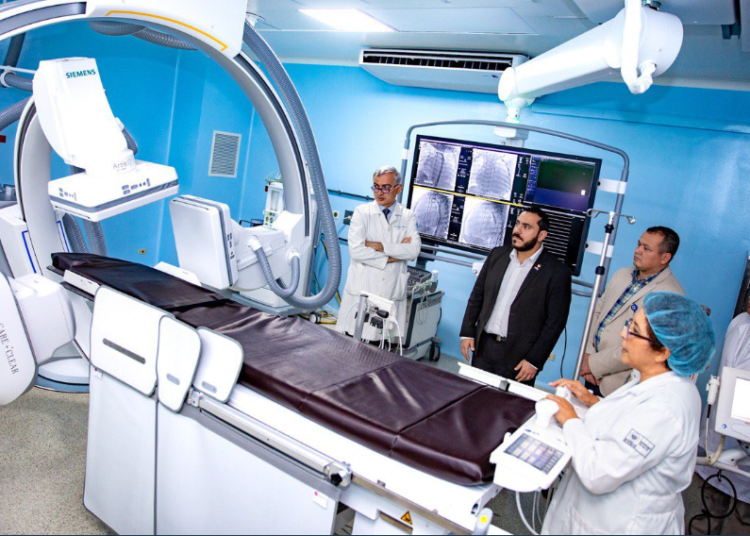 Ministro de Salud abre laboratorio de cateterismo en el Hospital Bloom