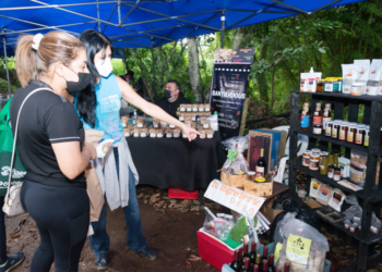 FUNDAMIDES promueve eco-mercado en el parque Bicentenario