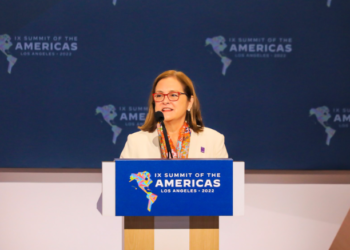 “El Salvador de hoy pone por delante su soberanía, la libertad y la dignidad de su pueblo”: Canciller Alexandra Hill en Cumbre de Las Américas