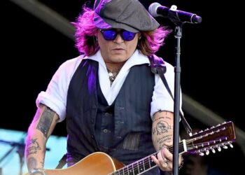 Johnny Depp luce irreconocible con radical cambio de look