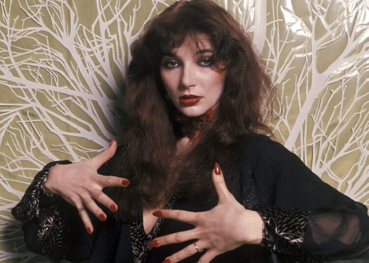 La autora de la canción que “Stranger Things” rescató del olvido 37 años después ya ganó más de un millón de dólares