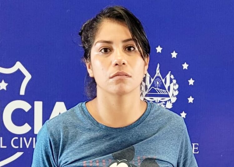 Capturan a la “Mala” con varias porciones de droga en San Salvador
