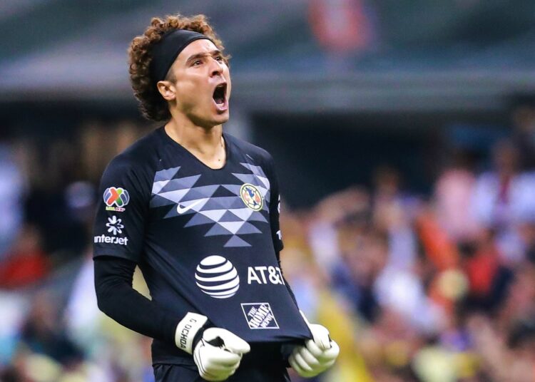 Memo Ochoa podría dejar al América para jugar nuevamente en España