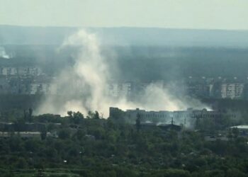 VIDEO | Misil ruso dio un giro de 180 grados en el aire y estalló contra la base que lo había lanzado