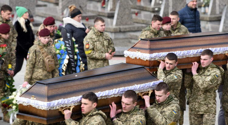 Ucrania reconoce oficialmente la muerte de 10.000 soldados desde inicio de la invasión rusa