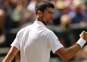 Novak Djokovic comenzó su defensa del título en Wimbledon