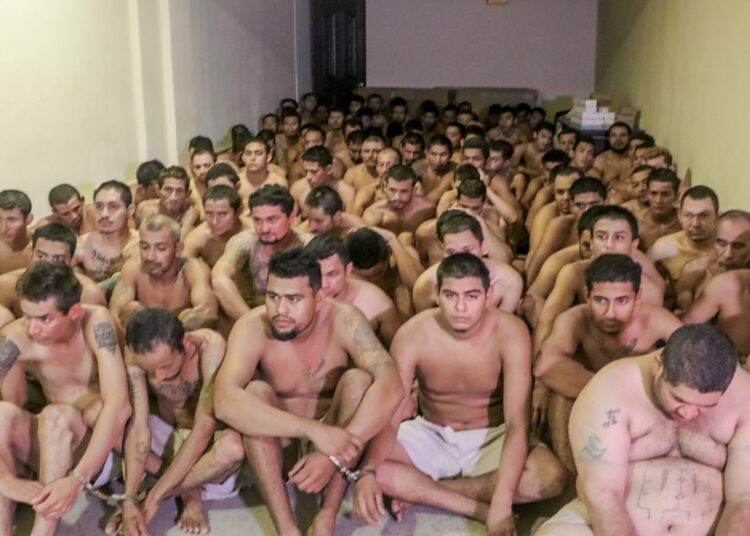 Más de 31,000 capturados bajo régimen de excepción se mantendrán en detención provisional durante procesos de investigación