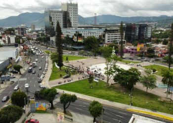 Rolando Castro critica la nula convocatoria a una protesta contra el gobierno del presidente Bukele