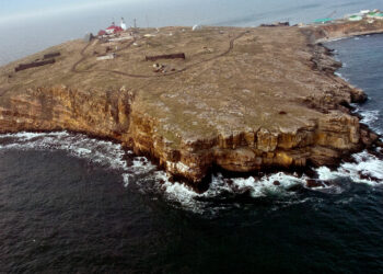 Tras el contraataque ucraniano, Rusia anunció su retirada de la isla de Serpiente en el mar Negro