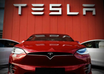 Tesla ya no será el líder en la producción de autos eléctricos para 2024