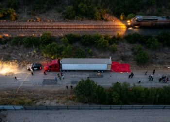 Identifican a 31 de los 50 migrantes muertos dentro de un camión en Texas: 22 mexicanos, siete guatemaltecos y dos hondureños