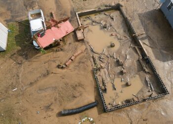 (VIDEO) EEUU: Decenas de desaparecidos en inundaciones en Virginia