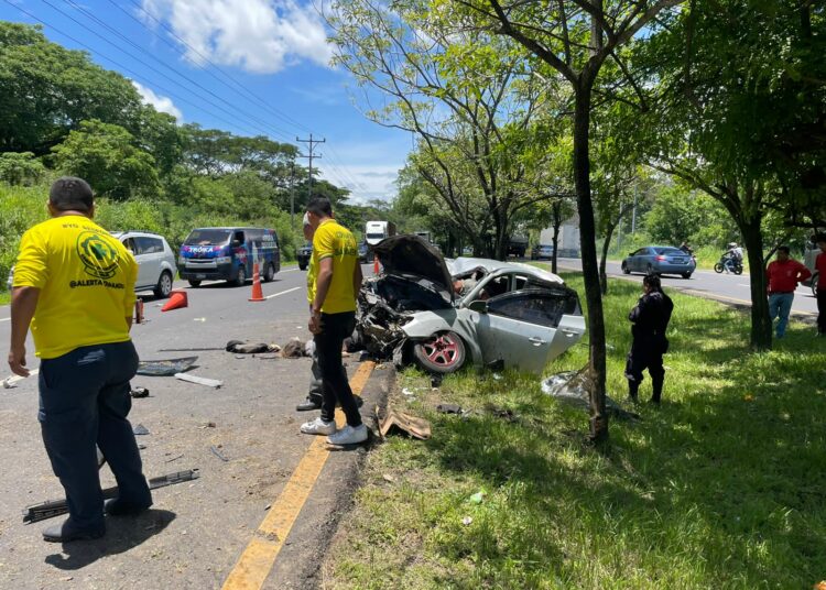 Accidente De Tránsito Sobre Carretera Panamericana Deja Dos Personas Fallecidas Y Un Lesionado 4514