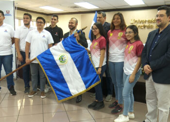 Entregan Pabellón Nacional a atletas universitarios que participarán en campeonato de baloncesto 3×3 más importante de América