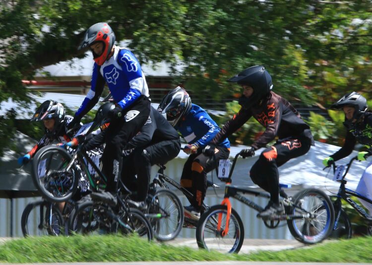 Federación Salvadoreña de Ciclismo coronó a sus campeones de bicicross