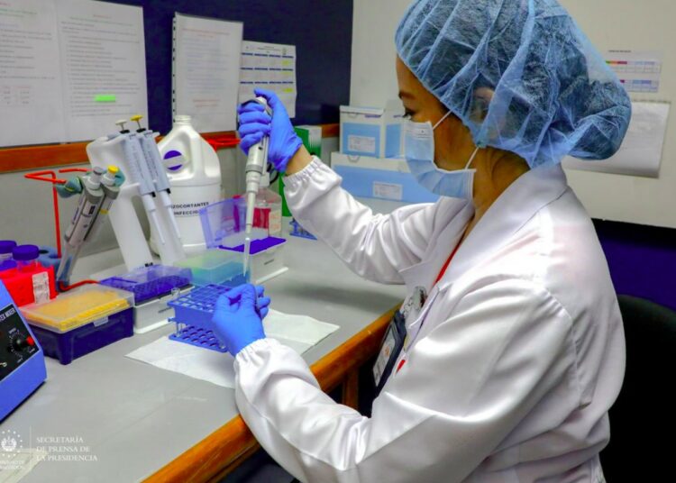 Gobierno conmemora 20 años de funcionamiento del Laboratorio de Inmunología del ISSS