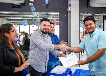 Gobierno impulsa formación de la juventud a través de cursos de robótica en CUBO de la comunidad Emanuel