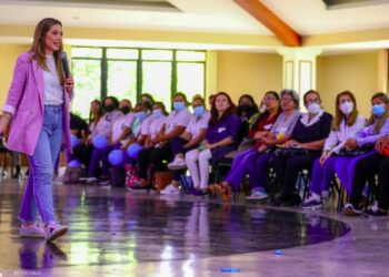 Despacho de la Primera Dama inició proceso de socialización de Ley Crecer Juntos con liderazgos municipales en San Salvador