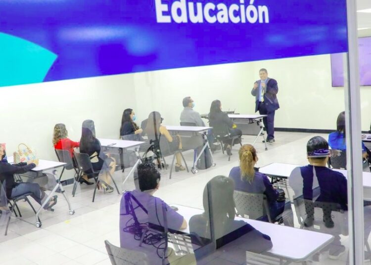 Gobierno promueve espacios de enseñanza para los salvadoreños, con la apertura del Centro de Formación Financiera