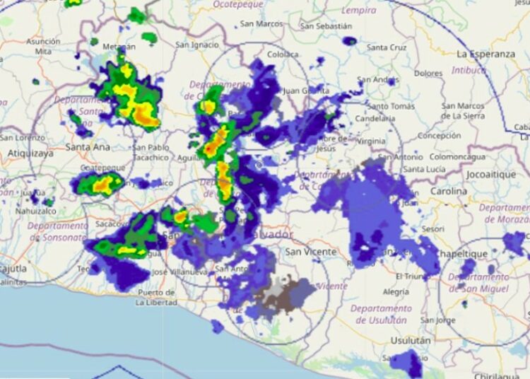 MARN monitorea sistema que genera lluvias este viernes y mantiene activo el Sistema de Protección Civil