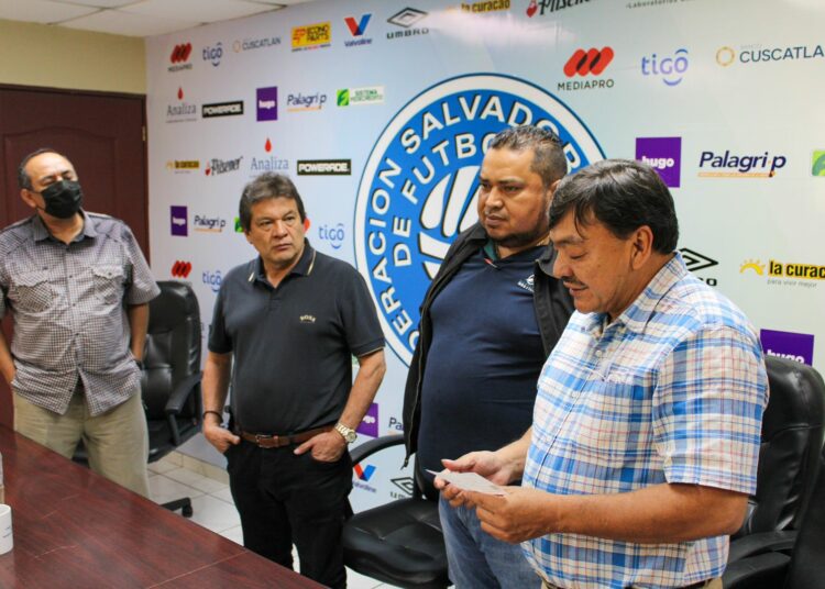 Fuerzas vivas del fútbol salvadoreño piden renuncia del Comité Ejecutivo de la FESFUT