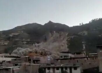 (VIDEOS) Deslizamiento de tierra en la provincia Huari en Perú deja al menos 150 viviendas afectada, sin que reporten víctimas