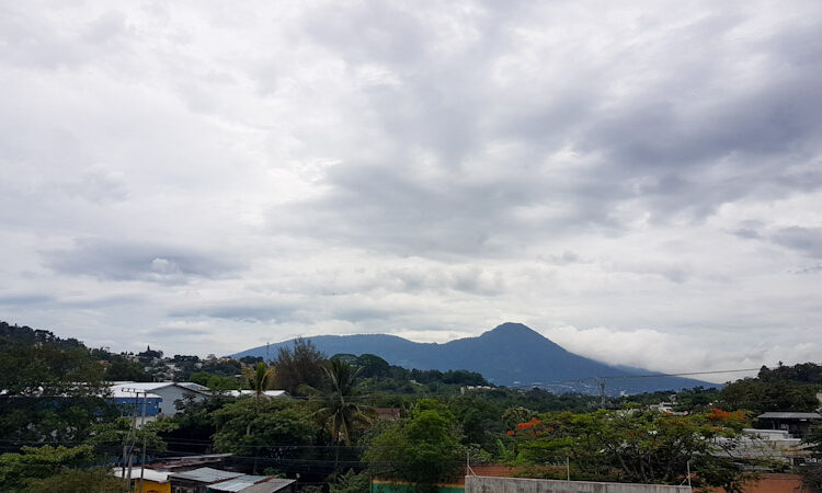 Chubascos y tormentas acompañadas de ráfagas de viento para este martes