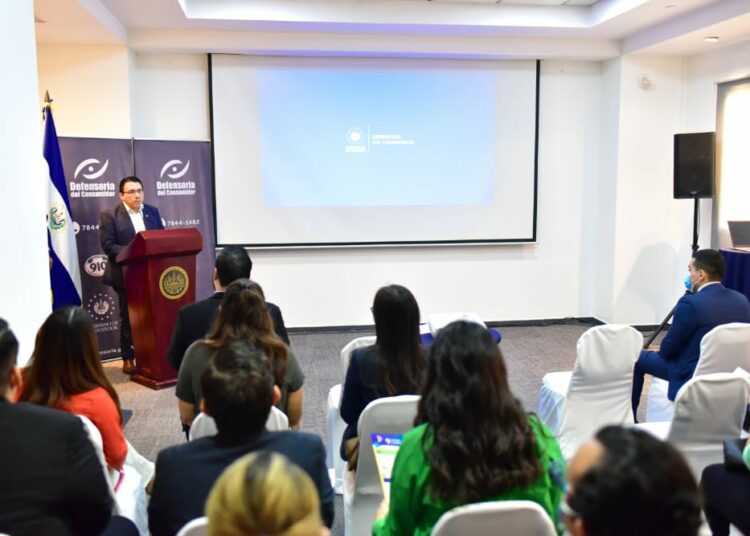 Defensoría realiza taller de difusión de derechos al consumidor usuario del transporte aéreo