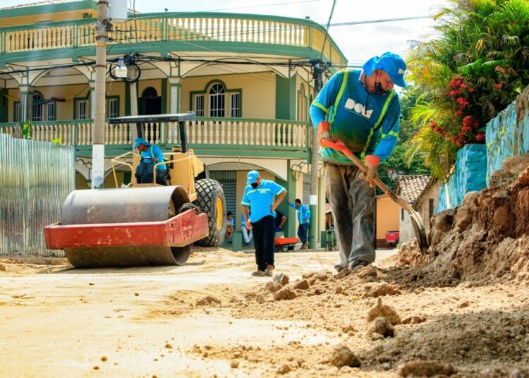 DOM ejecuta Plan Nacional de Bacheo en 80 municipios para rehabilitar red vial