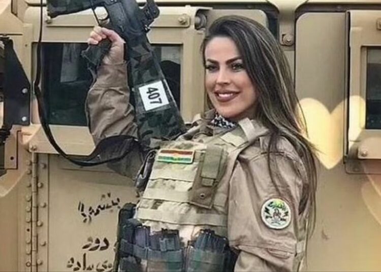 Una modelo y francotiradora de élite brasileña murió durante un bombardeo en Ucrania