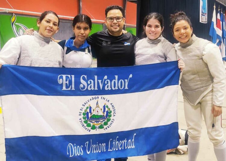 Esgrimistas salvadoreños sobresalen en el Campeonato Centroamericano Mayor