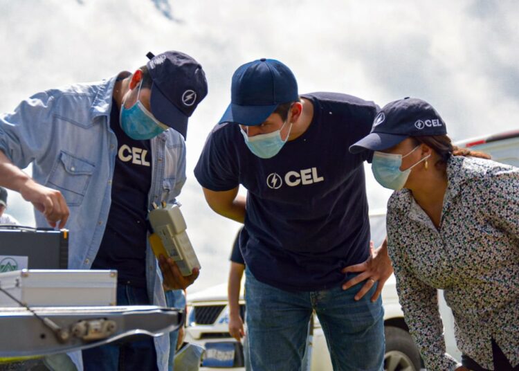 CEL realiza el último monitoreo de calidad de agua y aire en los ríos Urbina y Tomayate 