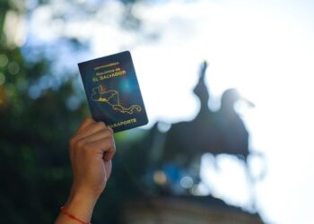 Gobierno proyecta entregar más de un millón de pasaportes a los salvadoreños en el extranjero